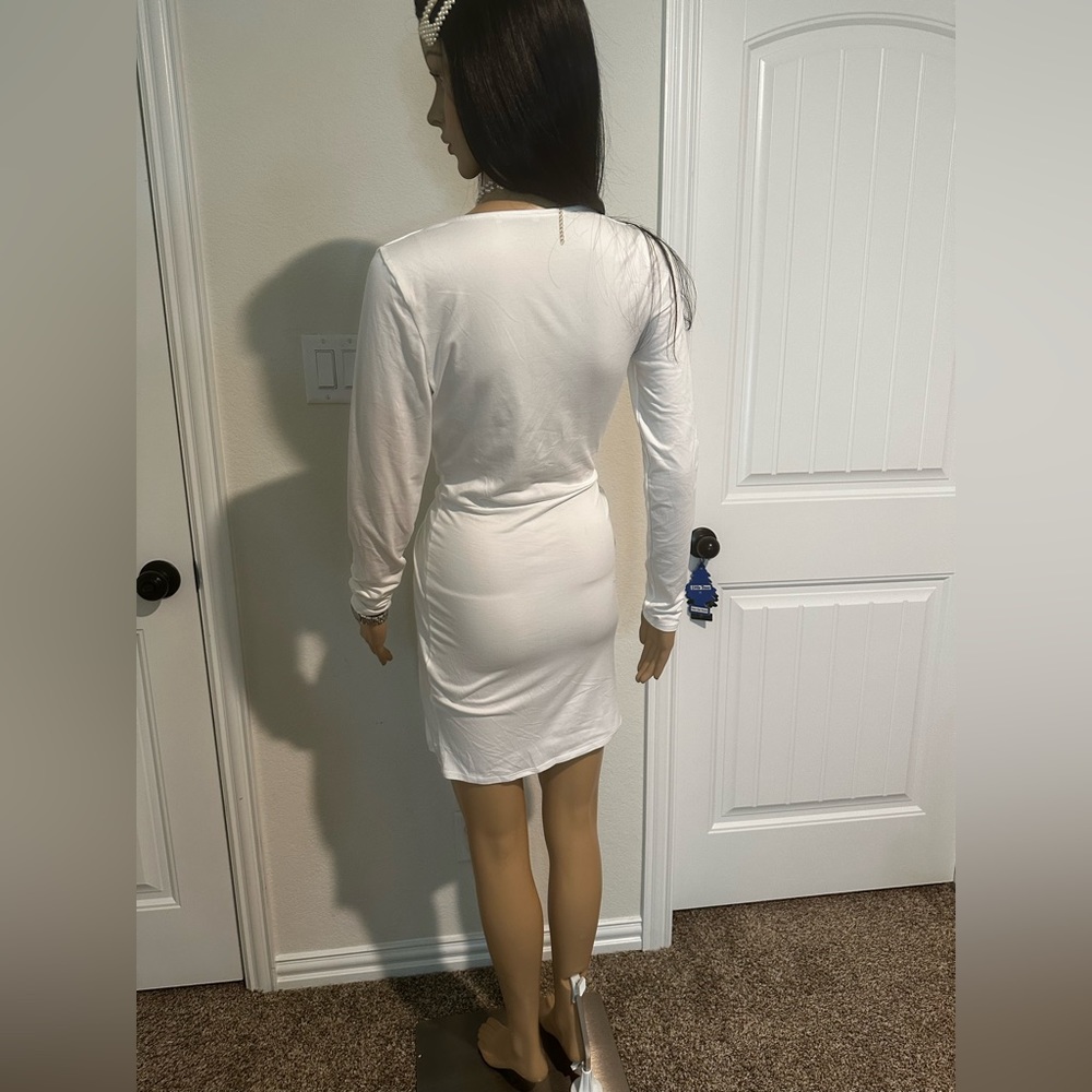 Dresses ๐ white fashion nova Used once - Picture 5 of 5